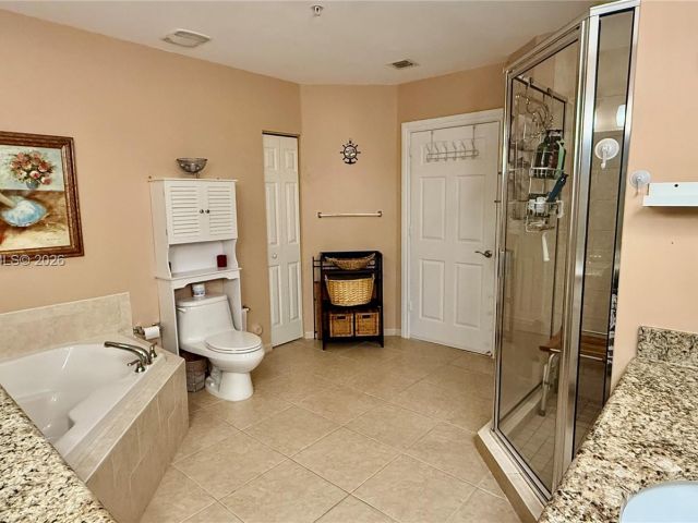 2-bedroom condo for sale in Aventura - 3001 NE 185th St 112 - MondialRealty