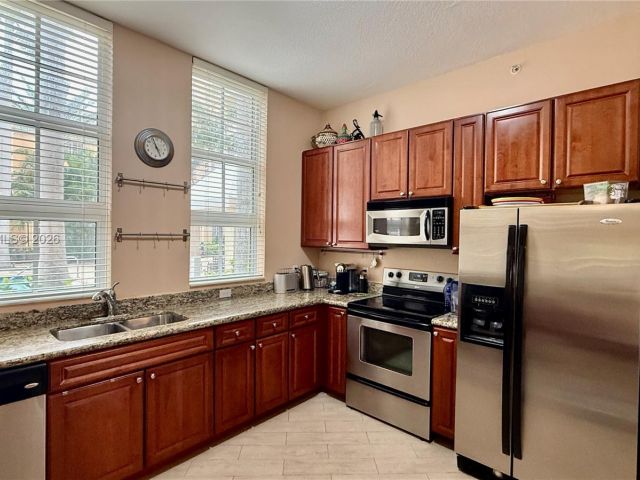 2-bedroom condo for sale in Aventura - 3001 NE 185th St 112 - MondialRealty