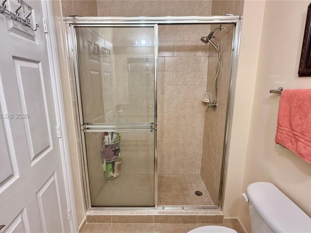 2-bedroom condo for sale in Aventura - 3001 NE 185th St 112 - MondialRealty