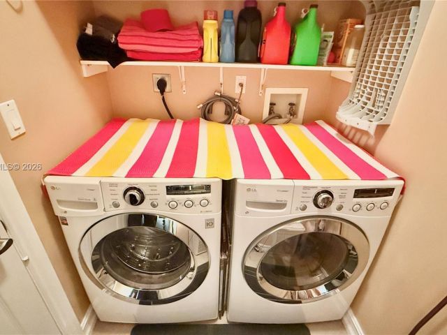 2-bedroom condo for sale in Aventura - 3001 NE 185th St 112 - MondialRealty