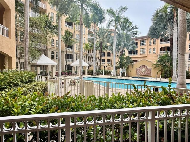 2-bedroom condo for sale in Aventura - 3001 NE 185th St 112 - MondialRealty