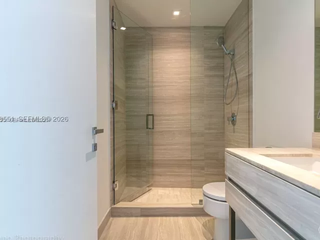2-bedroom condo for rent in Sunny Isles Beach - 18975 Collins Ave 4705 - MondialRealty