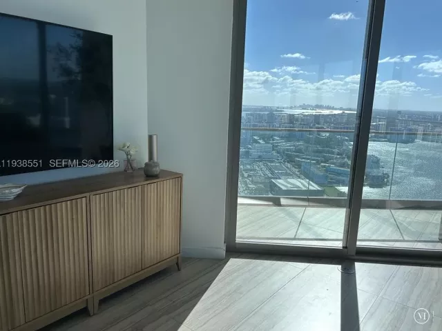 2-bedroom condo for rent in Sunny Isles Beach - 18975 Collins Ave 4705 - MondialRealty