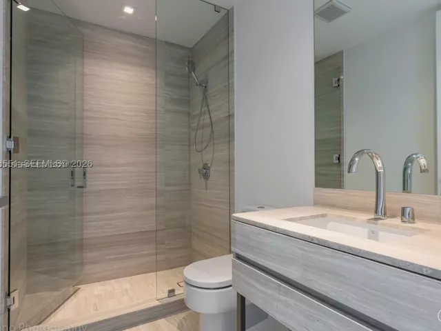 2-bedroom condo for rent in Sunny Isles Beach - 18975 Collins Ave 4705 - MondialRealty