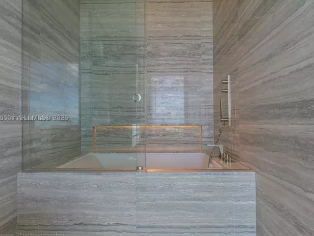 2-bedroom condo for rent in Sunny Isles Beach - 18975 Collins Ave 4705 - MondialRealty