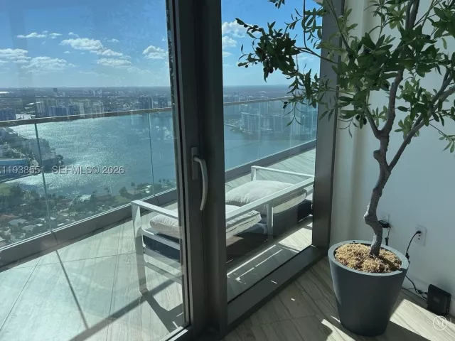 2-bedroom condo for rent in Sunny Isles Beach - 18975 Collins Ave 4705 - MondialRealty
