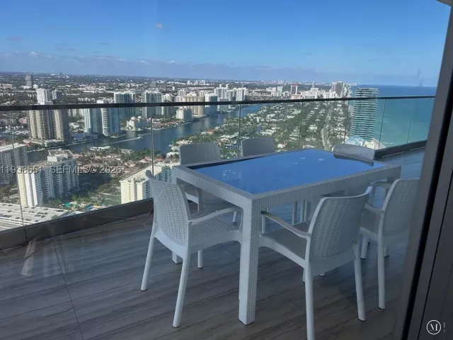 2-bedroom condo for rent in Sunny Isles Beach - 18975 Collins Ave 4705 - MondialRealty