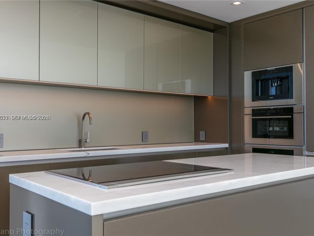 Apartment for rent  Unit #4705 - photo 7068673