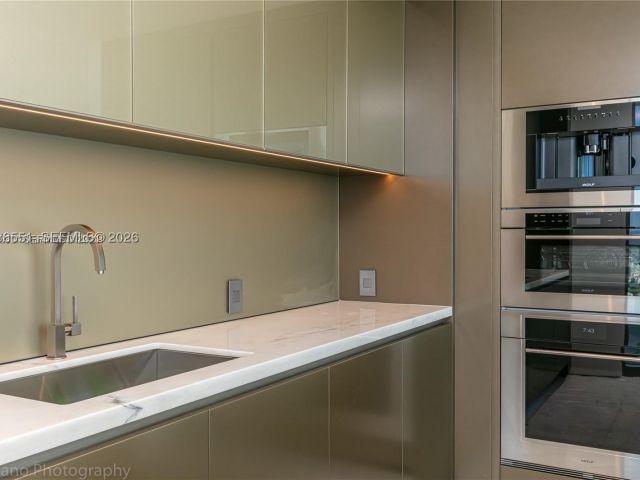 2-bedroom condo for rent in Sunny Isles Beach - 18975 Collins Ave 4705 - MondialRealty
