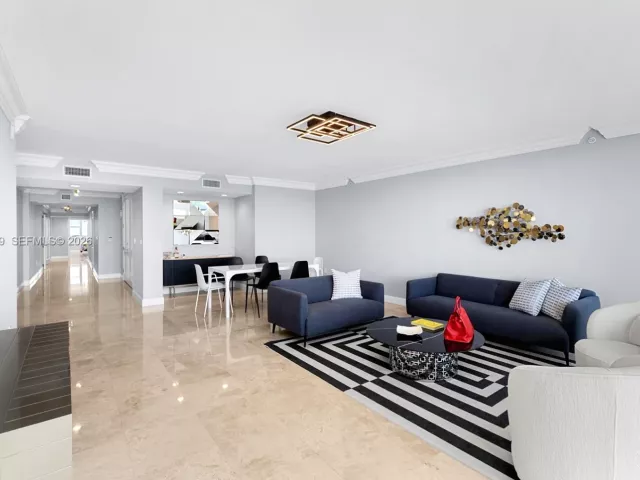 2-bedroom condo for sale in Aventura - 20201 E Country Club Dr 2506 - MondialRealty