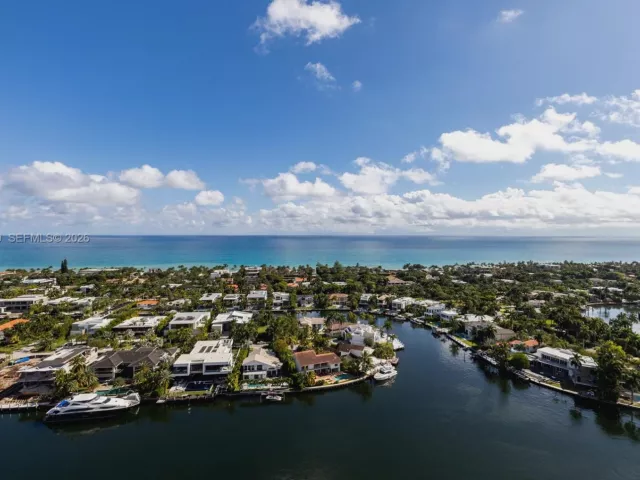 2-bedroom condo for sale in Aventura - 20201 E Country Club Dr 2506 - MondialRealty