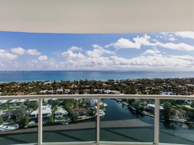 2-bedroom condo for sale in Aventura - 20201 E Country Club Dr 2506 - MondialRealty