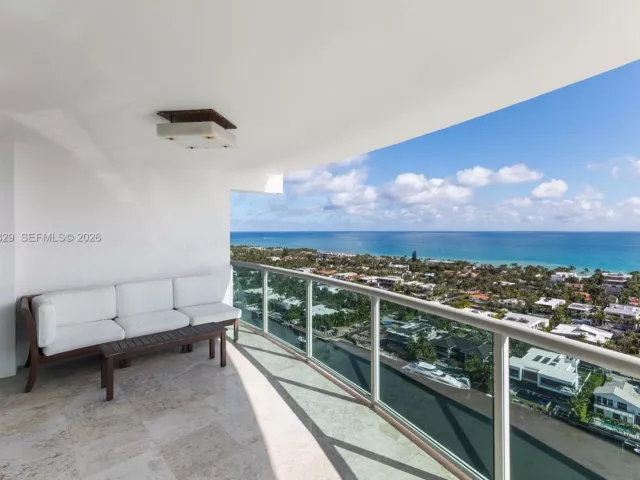 2-bedroom condo for sale in Aventura - 20201 E Country Club Dr 2506 - MondialRealty