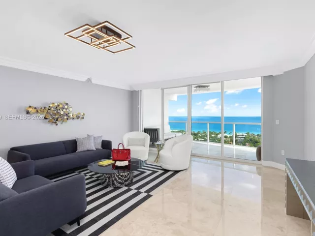 2-bedroom condo for sale in Aventura - 20201 E Country Club Dr 2506 - MondialRealty