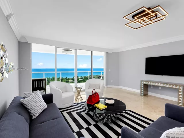 2-bedroom condo for sale in Aventura - 20201 E Country Club Dr 2506 - MondialRealty