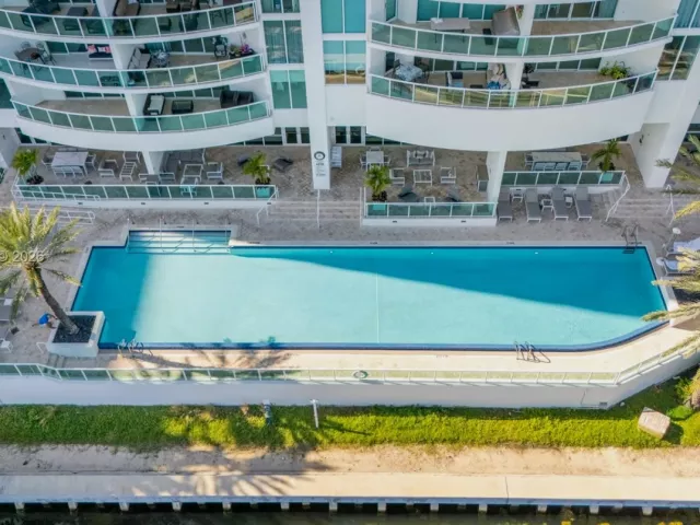 2-bedroom condo for sale in Aventura - 20201 E Country Club Dr 2506 - MondialRealty