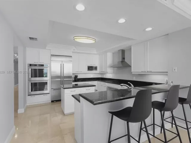 2-bedroom condo for sale in Aventura - 20201 E Country Club Dr 2506 - MondialRealty