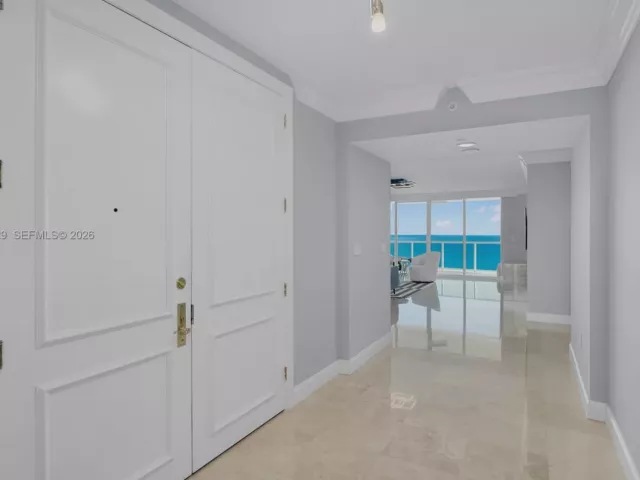 2-bedroom condo for sale in Aventura - 20201 E Country Club Dr 2506 - MondialRealty
