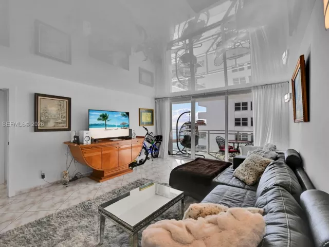 2-bedroom condo for sale in Hallandale Beach - 2030 S Ocean Dr 2018 - MondialRealty