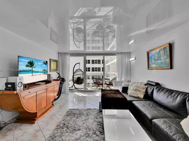 2-bedroom condo for sale in Hallandale Beach - 2030 S Ocean Dr 2018 - MondialRealty