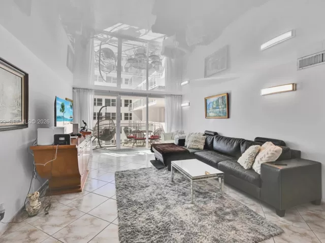 2-bedroom condo for sale in Hallandale Beach - 2030 S Ocean Dr 2018 - MondialRealty