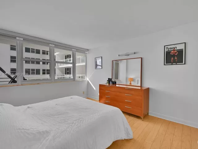 2-bedroom condo for sale in Hallandale Beach - 2030 S Ocean Dr 2018 - MondialRealty