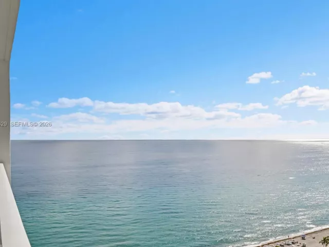 2-bedroom condo for sale in Hallandale Beach - 2030 S Ocean Dr 2018 - MondialRealty