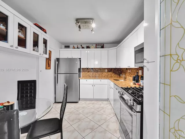 2-bedroom condo for sale in Hallandale Beach - 2030 S Ocean Dr 2018 - MondialRealty