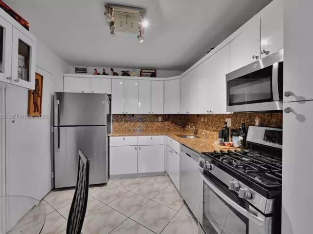 2-bedroom condo for sale in Hallandale Beach - 2030 S Ocean Dr 2018 - MondialRealty