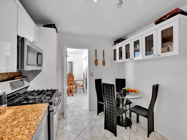 2-bedroom condo for sale in Hallandale Beach - 2030 S Ocean Dr 2018 - MondialRealty