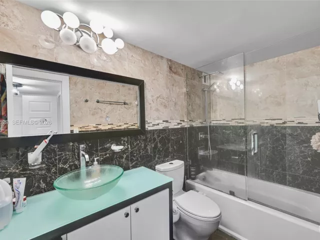 2-bedroom condo for sale in Hallandale Beach - 2030 S Ocean Dr 2018 - MondialRealty