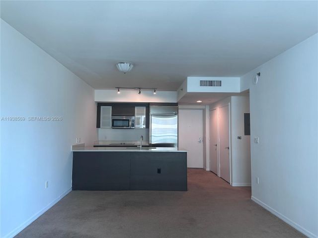 1-bedroom condo for rent in Miami - 500 Brickell Ave 1406 - MondialRealty