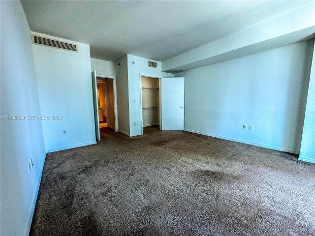 1-bedroom condo for rent in Miami - 500 Brickell Ave 1406 - MondialRealty