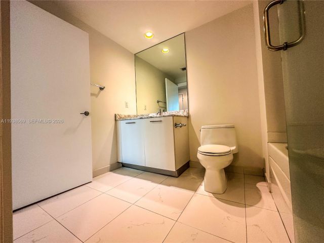 1-bedroom condo for rent in Miami - 500 Brickell Ave 1406 - MondialRealty