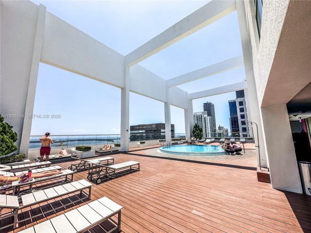 1-bedroom condo for rent in Miami - 500 Brickell Ave 1406 - MondialRealty