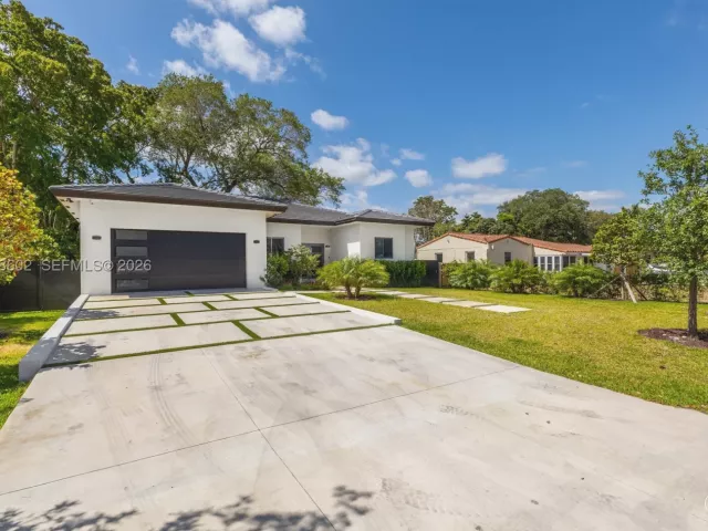 4-bedroom home for sale in Biscayne Park - 1030 NE 121st St - MondialRealty