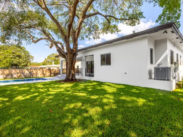 4-bedroom home for sale in Biscayne Park - 1030 NE 121st St - MondialRealty