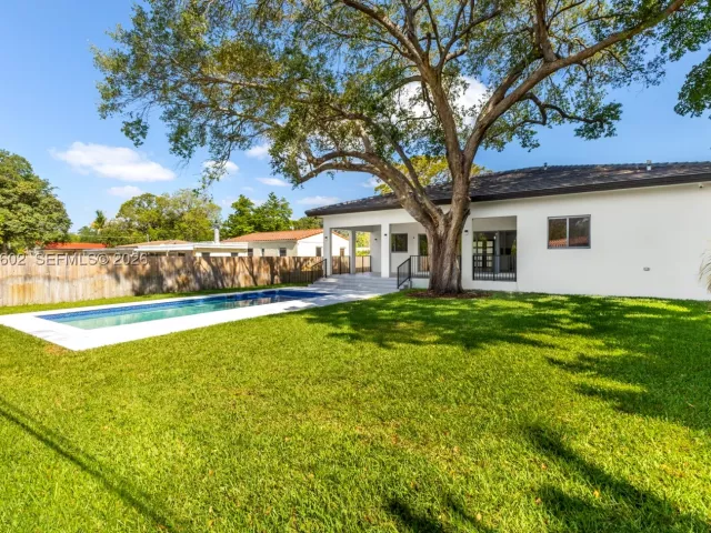 4-bedroom home for sale in Biscayne Park - 1030 NE 121st St - MondialRealty