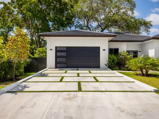 4-bedroom home for sale in Biscayne Park - 1030 NE 121st St - MondialRealty
