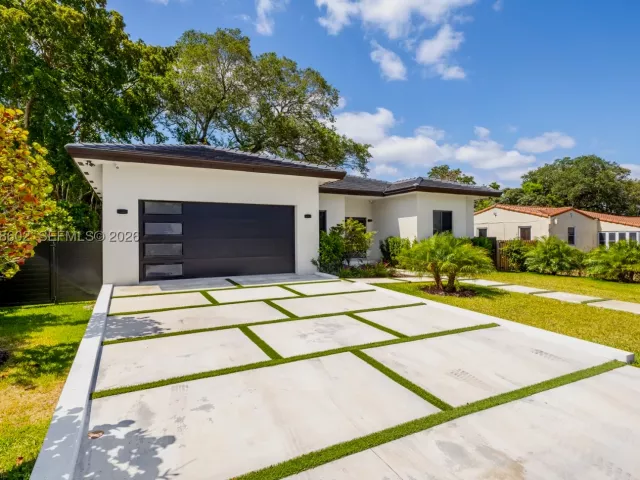 4-bedroom home for sale in Biscayne Park - 1030 NE 121st St - MondialRealty