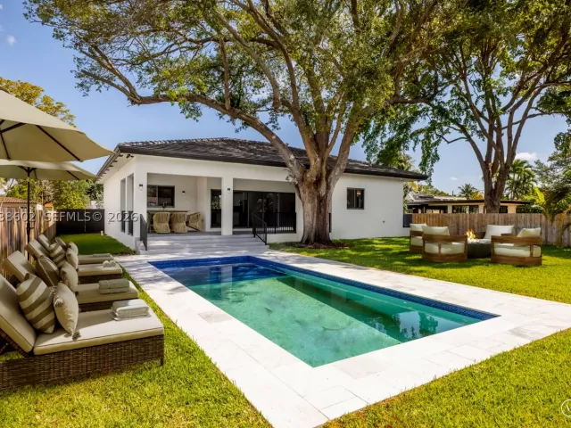 4-bedroom home for sale in Biscayne Park - 1030 NE 121st St - MondialRealty