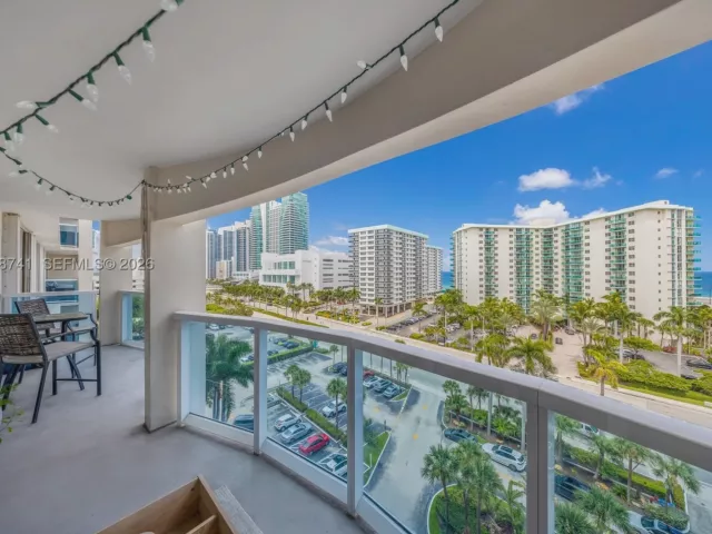 2-bedroom condo for sale in Hollywood - 3800 S Ocean Dr 817 - MondialRealty