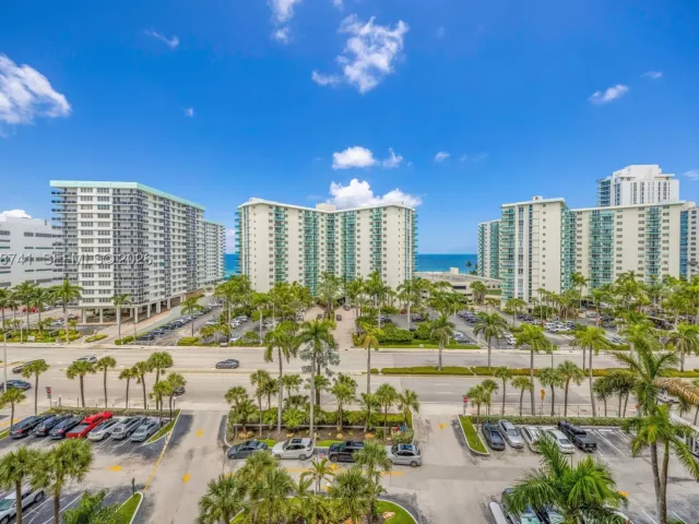 2-bedroom condo for sale in Hollywood - 3800 S Ocean Dr 817 - MondialRealty