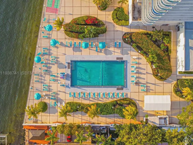 2-bedroom condo for sale in Hollywood - 3800 S Ocean Dr 817 - MondialRealty