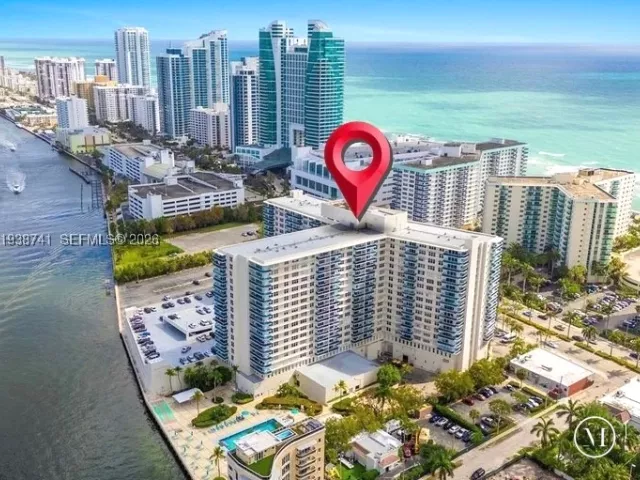 2-bedroom condo for sale in Hollywood - 3800 S Ocean Dr 817 - MondialRealty