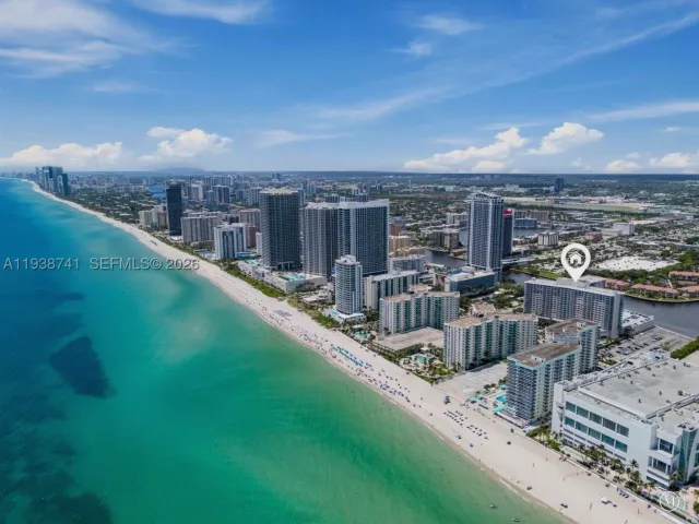2-bedroom condo for sale in Hollywood - 3800 S Ocean Dr 817 - MondialRealty