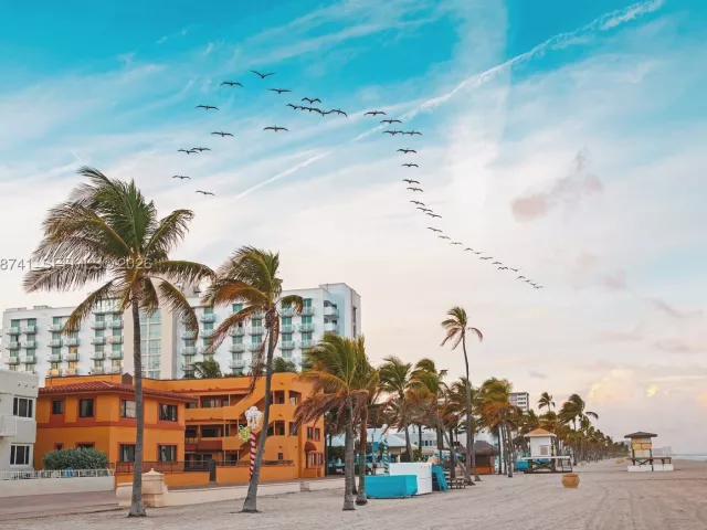 2-bedroom condo for sale in Hollywood - 3800 S Ocean Dr 817 - MondialRealty