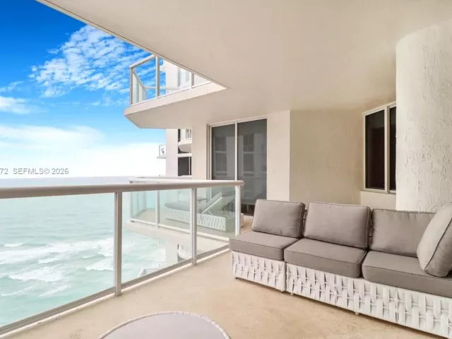 2-bedroom condo for sale in Sunny Isles Beach - 18671 Collins Ave 2404 - MondialRealty