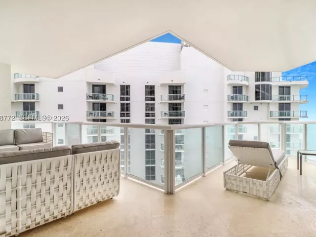 2-bedroom condo for sale in Sunny Isles Beach - 18671 Collins Ave 2404 - MondialRealty