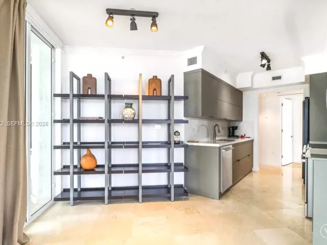 2-bedroom condo for sale in Sunny Isles Beach - 18671 Collins Ave 2404 - MondialRealty
